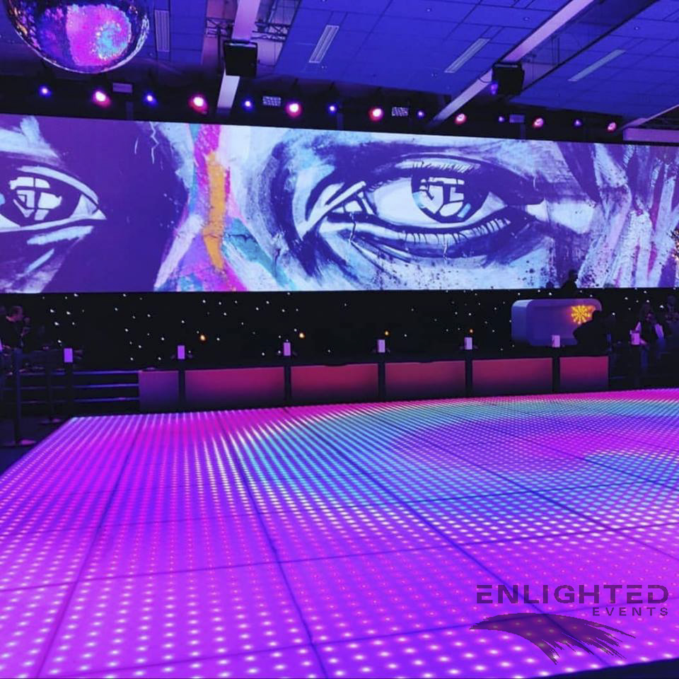 verlichte dansvloer voor een podium en led wand